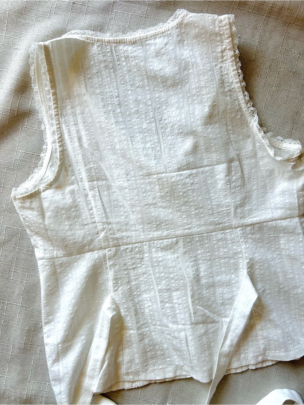 Women's White Lace Trim Button-Front Tank Top - Picture 4 of 5